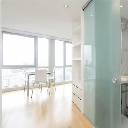 Image 5 - Ontario Tower, 4 Fairmont Avenue, London, E14 9JA, United Kingdom - Loft for rent