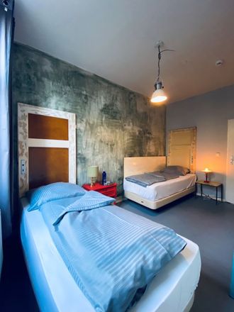 Rent this 3 bed apartment on Newroz Verein in Ricklinger Straße 24, 30449 Hanover