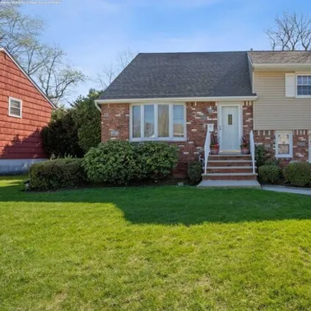 Buy this 3 bed house on 75 Eldorado Court in Rochelle Park, Bergen County