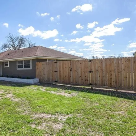 Image 3 - 4721 Cleveland Avenue, Groves, TX 77619, USA - House for sale