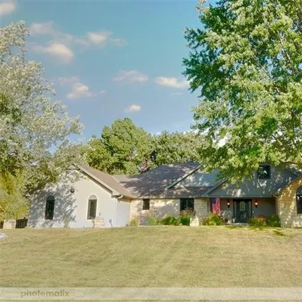 Buy this 3 bed house on 3101 West Summit Drive in Leavenworth, KS 66048