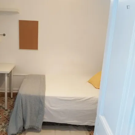 Rent this 5 bed room on Carrer Gran de Gràcia in 101, 08001 Barcelona