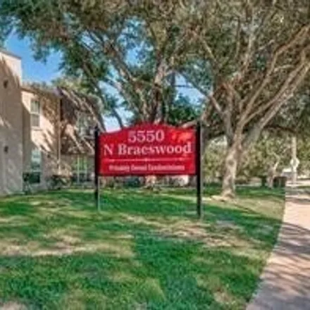 Buy this 1 bed condo on 5560 North Braeswood Boulevard in Houston, TX 77096