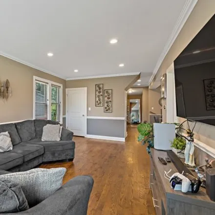 Image 2 - 8436 South Rhodes Avenue, Chicago, IL 60619, USA - House for sale