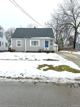 Buy this 3 bed house on 746 Dell Avenue in Flint, MI 48507