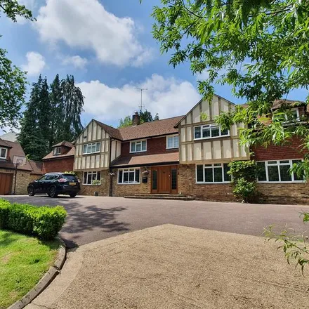 Rent this 6 bed house on The Camp in Camp Road, Gerrards Cross