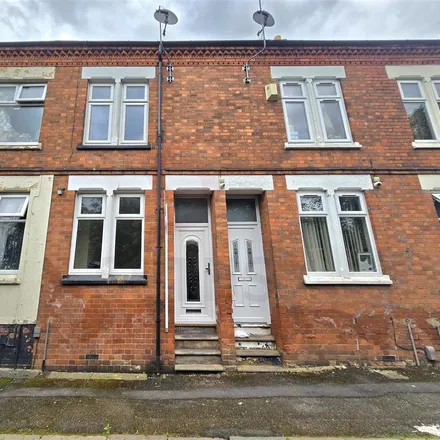 Rent this 2 bed townhouse on Whinchat Road in Leicester, LE5 3FA