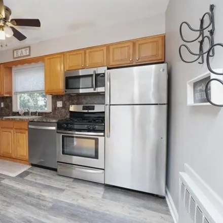 Rent this 2 bed apartment on 5 Queen Street in New York, NY 10314