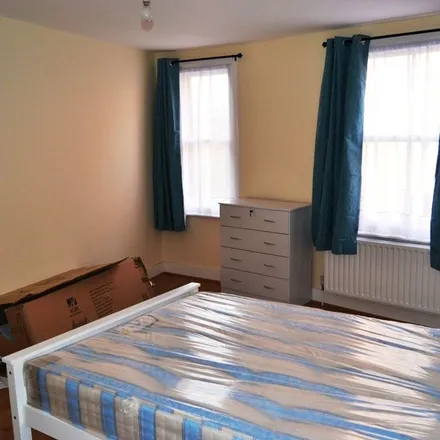 Image 1 - 210 Cable Street, St. George in the East, London, E1 0BL, United Kingdom - Townhouse for rent
