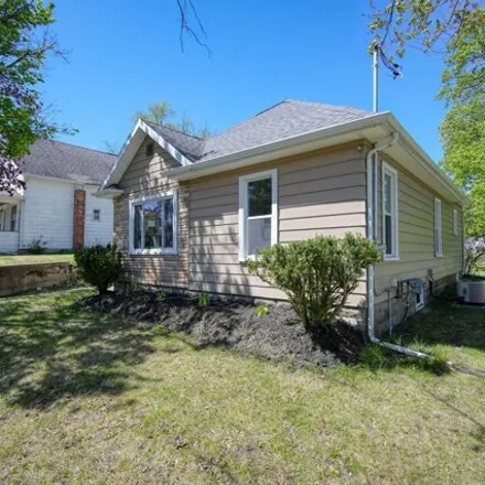 Buy this 2 bed house on 466 West Monroe Street in Jackson, MI 49202