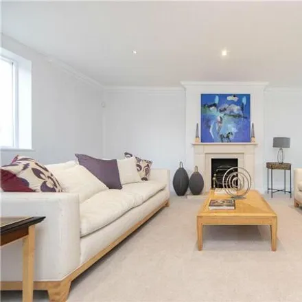 Image 3 - Coombe Hill Road, Kingston Upon Thames, Great London, Kt2 - House for rent