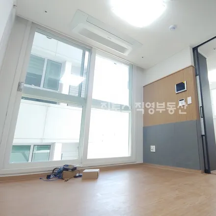 Rent this 1 bed apartment on 서울특별시 마포구 성산동 592-8