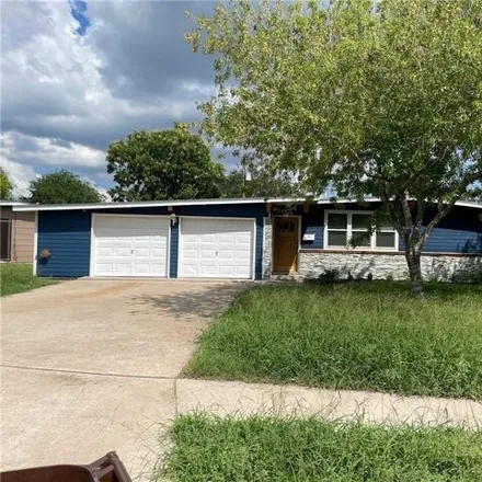 Rent this 3 bed house on 742 Santa Clara Drive in Kingsville, TX 78363
