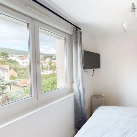 Rent this 1 bed room on 58 Avenue Raymond Bergougnan in 63100 Clermont-Ferrand, France