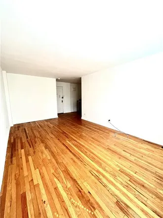 Image 3 - 15 Oliver Street, New York, NY 11209, USA - Condo for sale