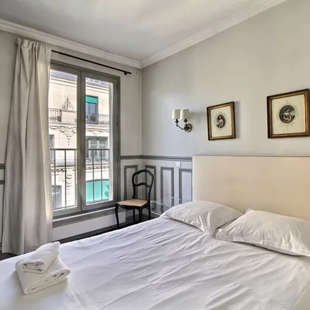 Image 9 - 7 Rue Perrault, 75001 Paris, France - Apartment for rent