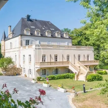 Buy this 42 bed house on Montignac in Avenue du Quatre Septembre, 24290 Montignac-Lascaux