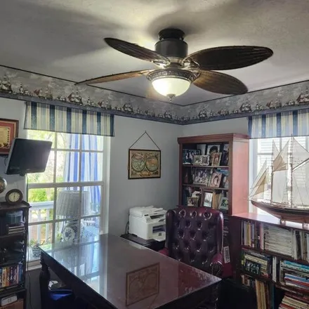 Image 5 - 504 Wideview Avenue, Tarpon Springs, FL 34689, USA - House for sale