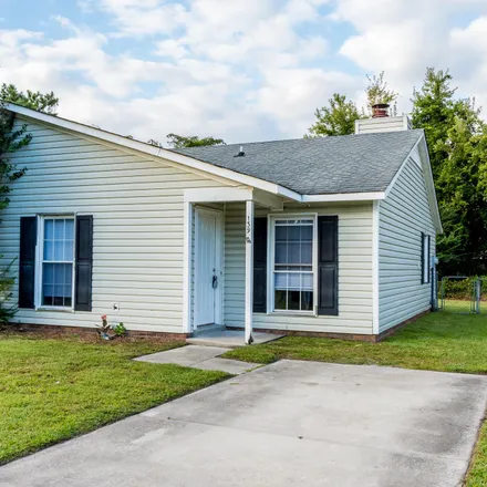Rent this 2 bed duplex on 139 Village Circle in Brynn Marr, Jacksonville