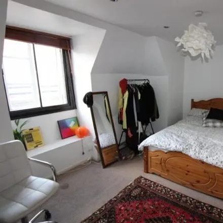 Rent this 5 bed room on Euston Railway Station in Doric Way, London