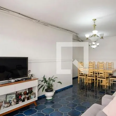 Rent this 3 bed apartment on Giuliana Flores in Rua Monte Alegre, Santo Antônio
