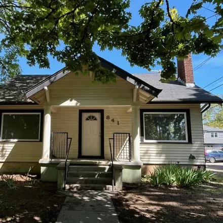Buy this 3 bed house on 841 Jefferson Street in Eugene, OR 97402