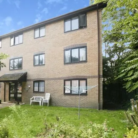 Buy this 1 bed apartment on Leigh Road in Eastleigh, SO50 9EQ