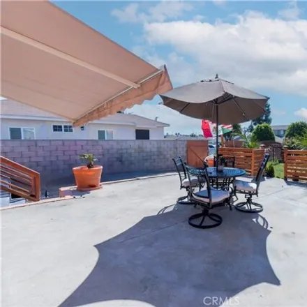 Image 7 - 1293 West Young Street, Los Angeles, CA 90744, USA - House for sale