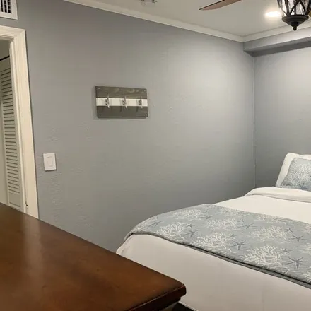 Rent this 2 bed condo on Key Largo