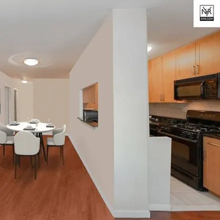 Image 7 - 401 East 74th Street, New York, NY 10021, USA - Apartment for sale