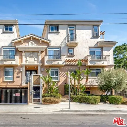 Image 2 - 11357 Huston Street, Los Angeles, CA 91601, USA - Townhouse for sale