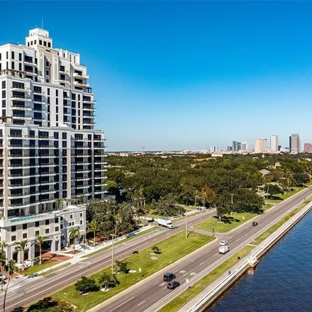 Rent this 3 bed condo on 2103 Bayshore Boulevard in Tampa, FL 33606