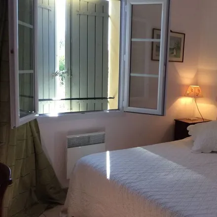Rent this 4 bed house on Avenue de la Résistance in 13210 Saint-Rémy-de-Provence, France