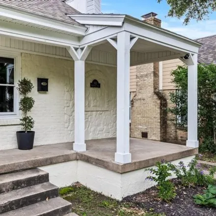 Image 2 - 1622 Hollywood Avenue, Dallas, TX 75208, USA - House for sale