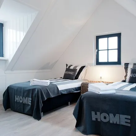 Rent this 5 bed apartment on Oud-Loosdrechtsedijk 241 in 1231 LX Loosdrecht, Netherlands