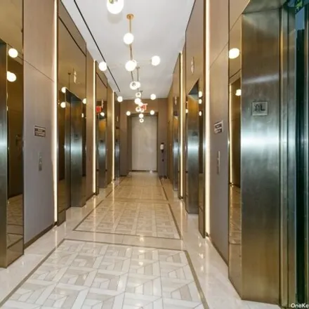 Image 5 - Skyline Tower, 23-15 44th Drive, New York, NY 11101, USA - Condo for sale