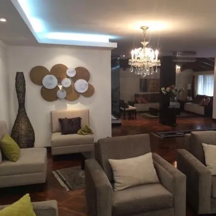 Buy this 5 bed house on Hidalgo de Pinto Oe4-71 in 170104, Quito