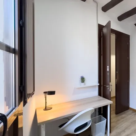 Rent this 5 bed room on Avinguda del Paral·lel in 51, 08004 Barcelona