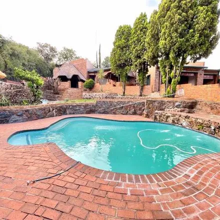 Rent this 3 bed apartment on Comaro Street in Bassonia, Johannesburg