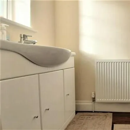 Image 2 - 18 Mossford Green, London, IG6 2BX, United Kingdom - House for sale