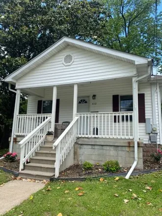 Buy this 3 bed house on 620 West Chestnut Street in Carbondale, IL 62901