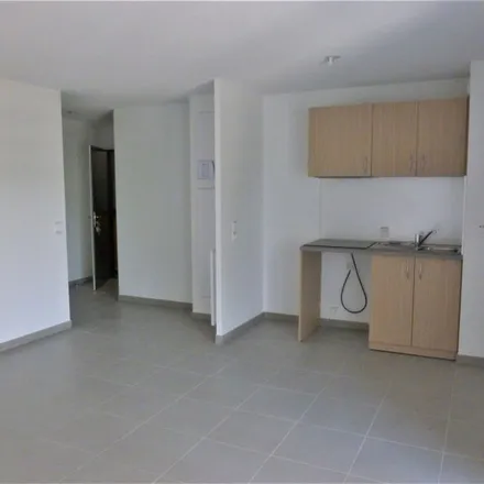 Rent this 3 bed apartment on Résidence Le Skating in Rue Jacques-Yves Cousteau, 33140 Villenave-d'Ornon