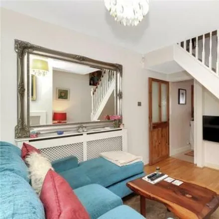 Image 3 - Beechen Grove, Watford, WD17 2AD, United Kingdom - Townhouse for sale