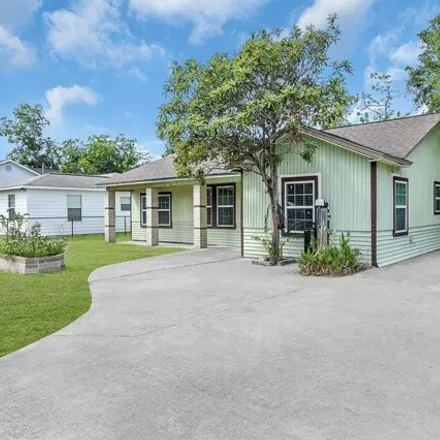Buy this 4 bed house on 915 Grenfell Lane in Houston, TX 77076