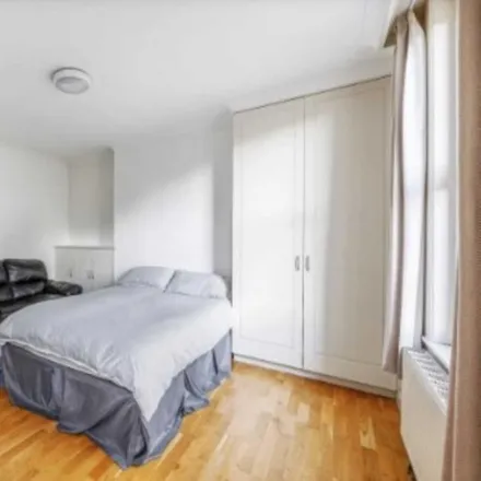 Rent this studio apartment on 83 The Grove in London, W5 5LL