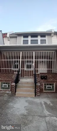 Rent this 2 bed townhouse on Ozzy's Pizza Shop in North 5th Street, Philadelphia