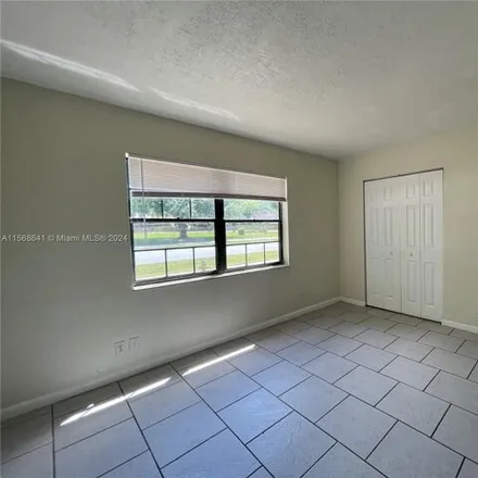 Image 4 - Silver Lakes Middle School, 7600 Tam Oshanter Boulevard, North Lauderdale, FL 33068, USA - Condo for rent