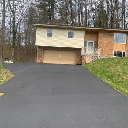 Buy this 3 bed house on 152 Pineridge Drive in Beckley, WV 25801