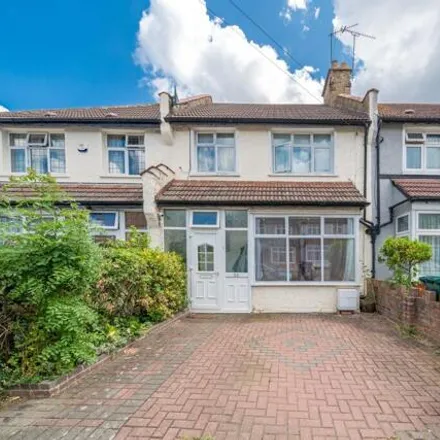 Buy this 3 bed townhouse on Woodgrange Avenue in London, N12 0PT