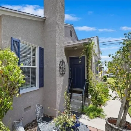 Image 4 - 1735 Valencia Avenue, San Bernardino, CA 92404, USA - House for sale